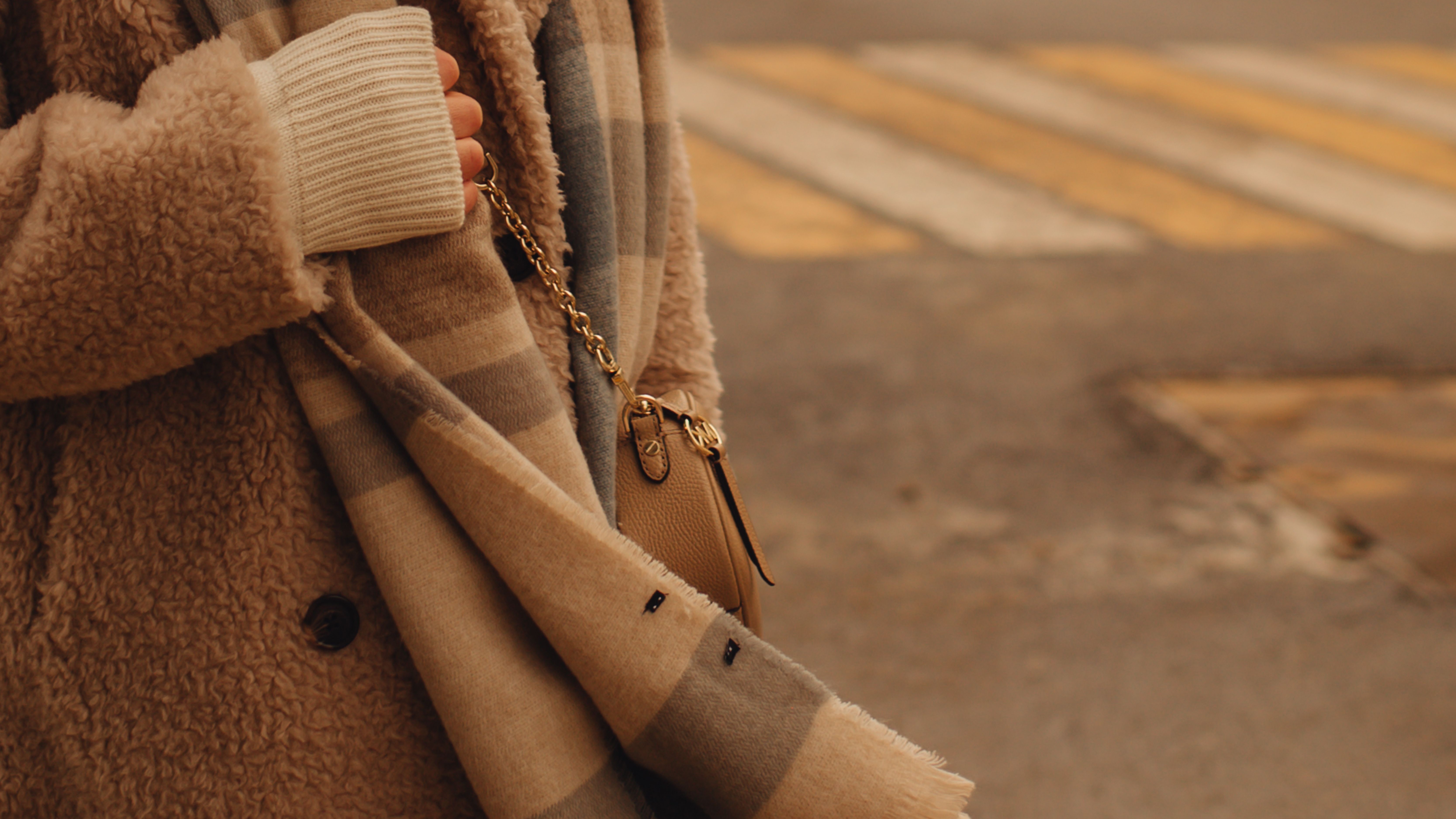 Comment s'habiller quand il fait 10 degrés : le guide avant l'hiver