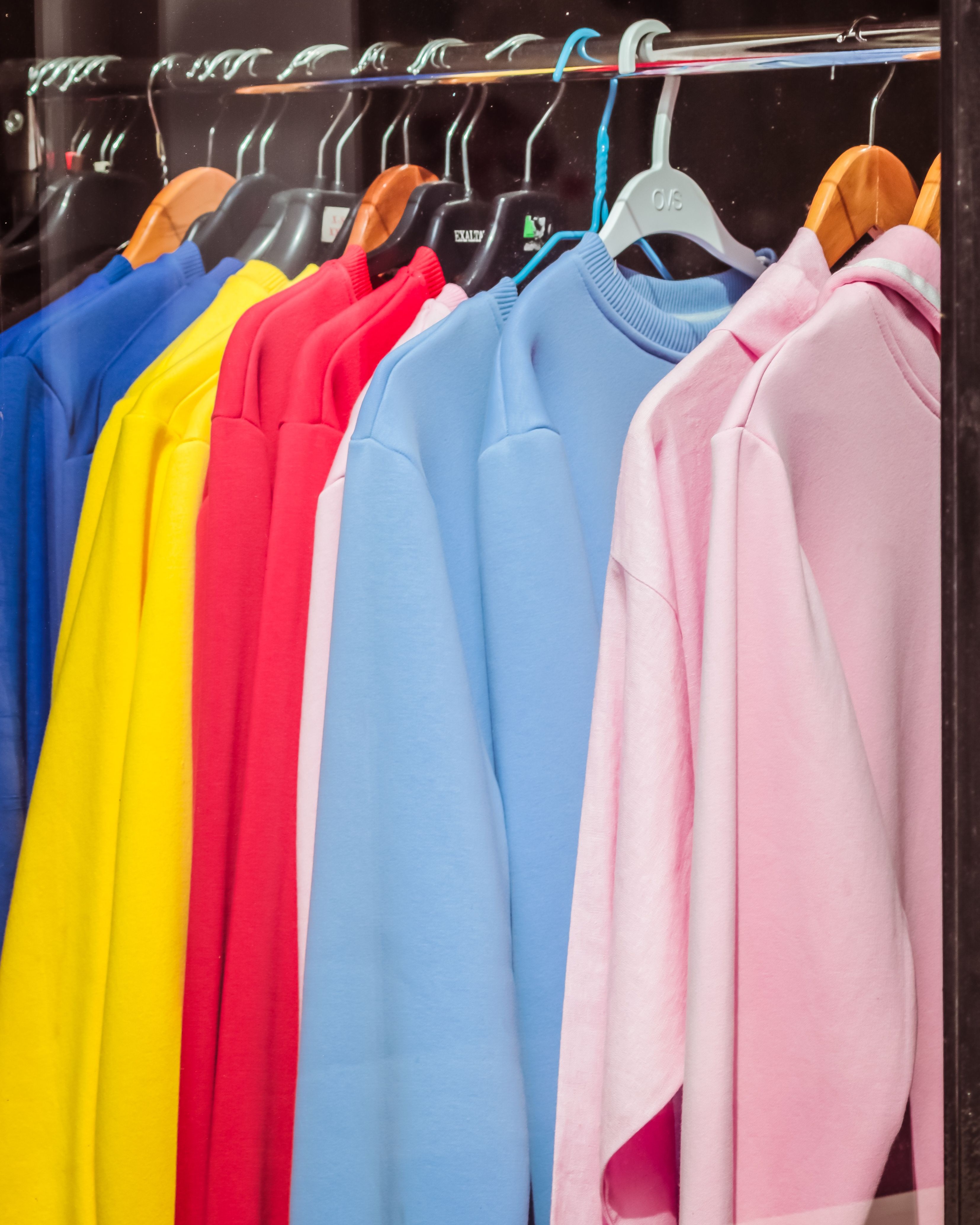 Quelles couleurs vont ensemble : le guide complet des associations vestimentaires